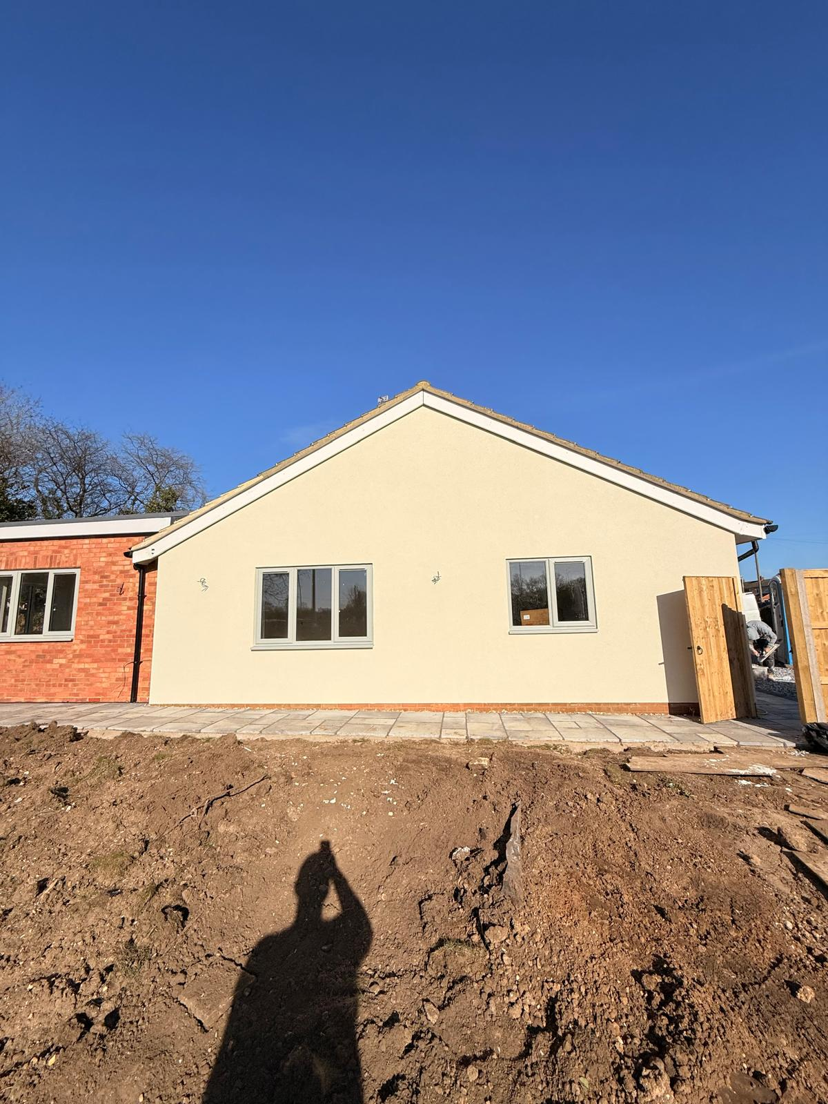 Bungalow Gable — Silicone · Cream